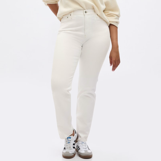 A model wearing white straight leg jeans from Gap shot against a light background