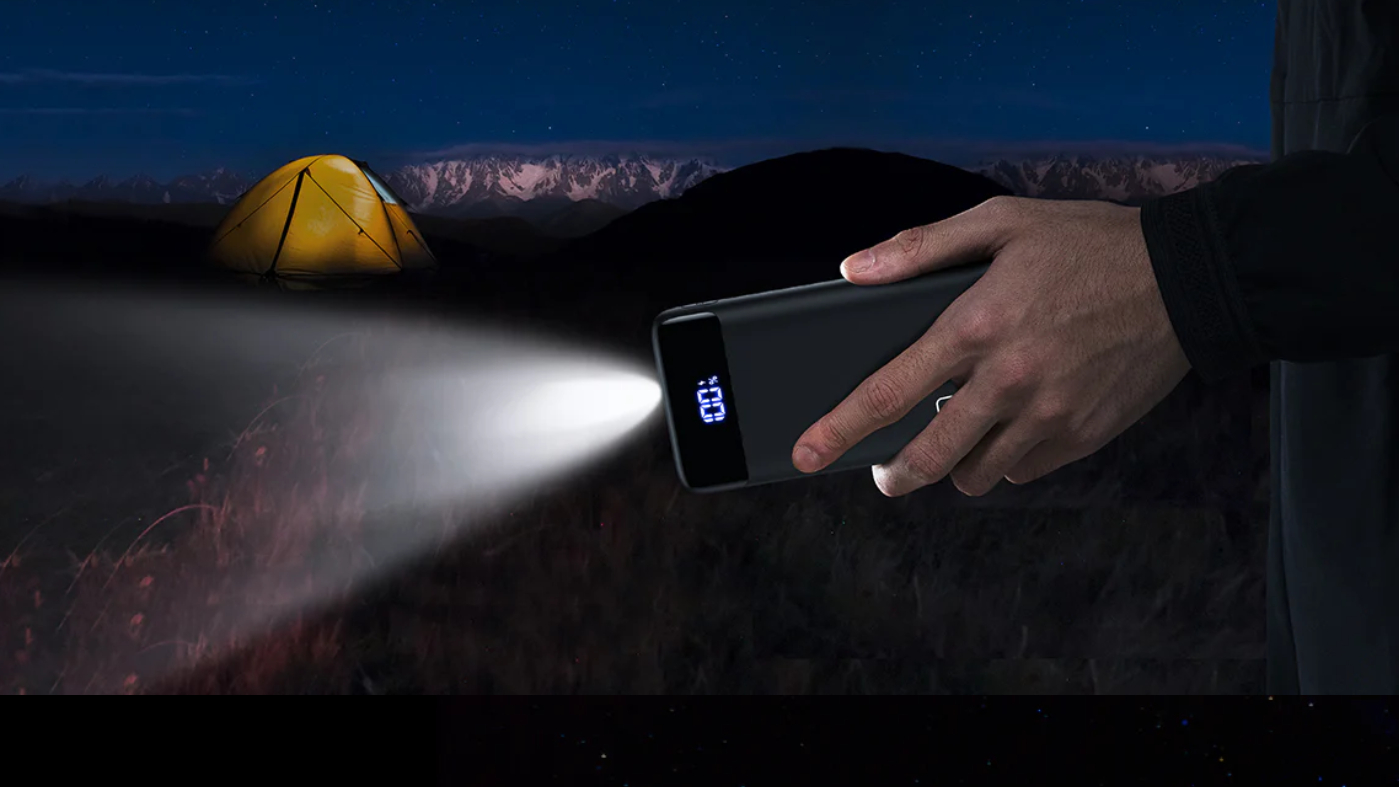 iniu powerbank 20k with flashlight lifestyle render 1