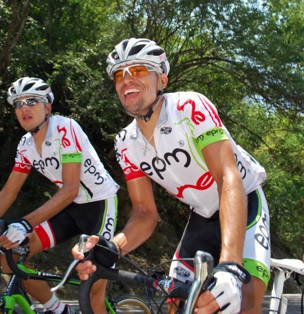 Mauricio Casas rides with one of his Boyaca Orgullo de America team mates.