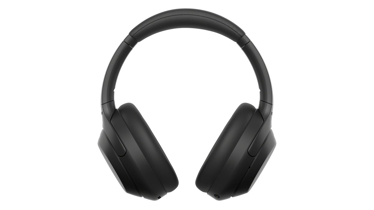 A selection of images of the Sony WH-1000XM4C ANC headphone.