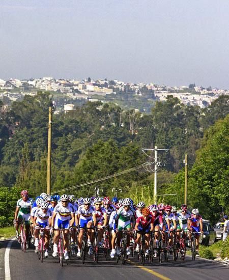 The men's peloton is all together on the first climb.