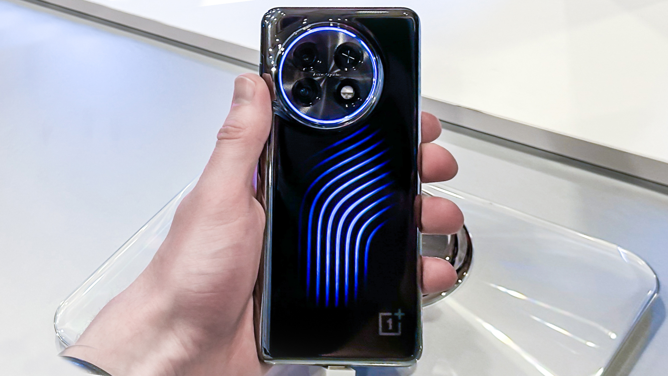 OnePlus 11 Concept phone back lighting