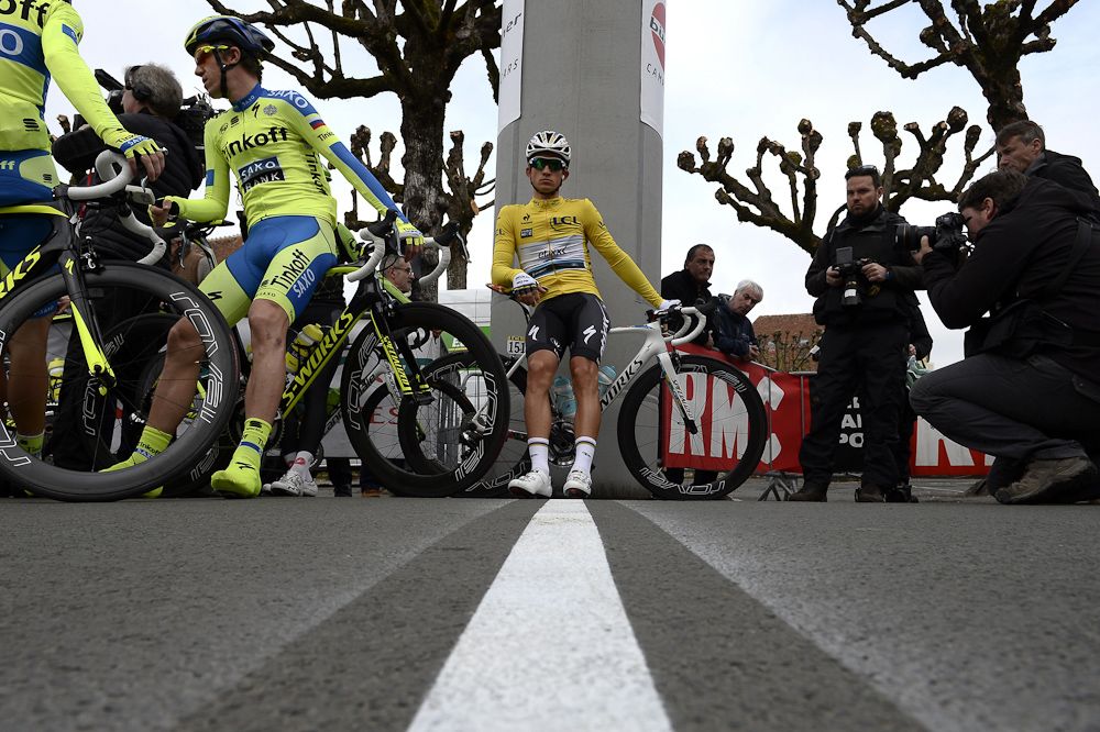 Michal Kwiatkowski waits for the start of the third stage.