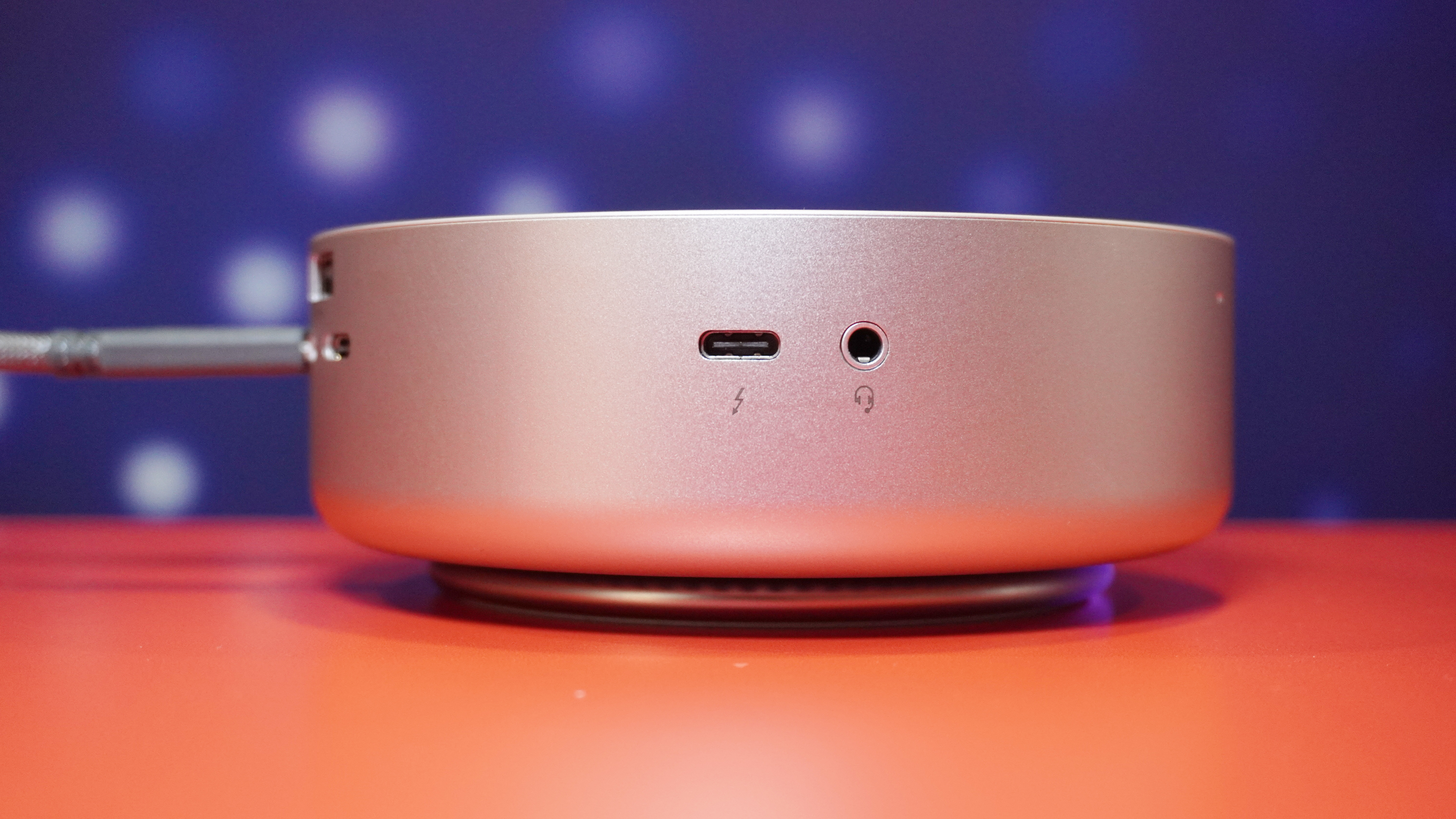 The side ports on the Lenovo Yoga Mini i