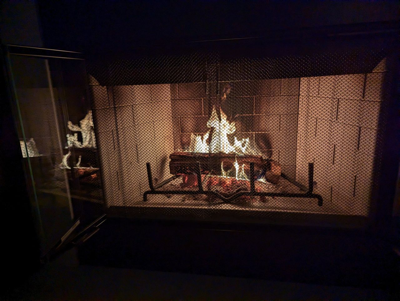 Google Pixel 7 Pro photo of fireplace