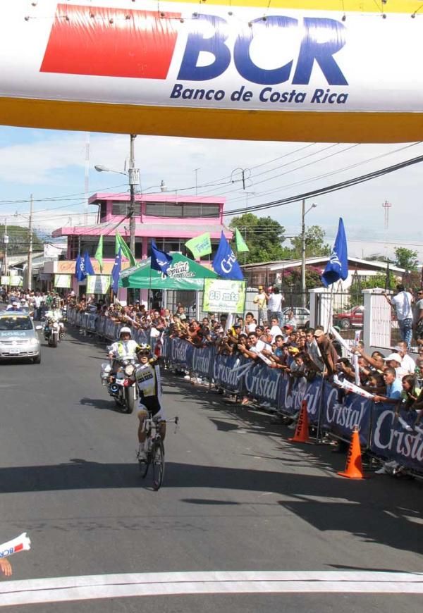 Esteban Castro (Bufete Guzm&aacute;n y &Aacute;lvarez-Exeltec) wins the stage