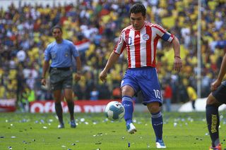 MEXICO CITY, MEXICO - AUGUST 07: Salvador Cabanas of Paraguay during friendly game in homage to Salvador Cabanas at Azteca Stadium on August 07, 2011 in Mexico City, Mexico. (Photo by Hector Vivas/Jam Media/LatinContent via Getty Images) Manchester United