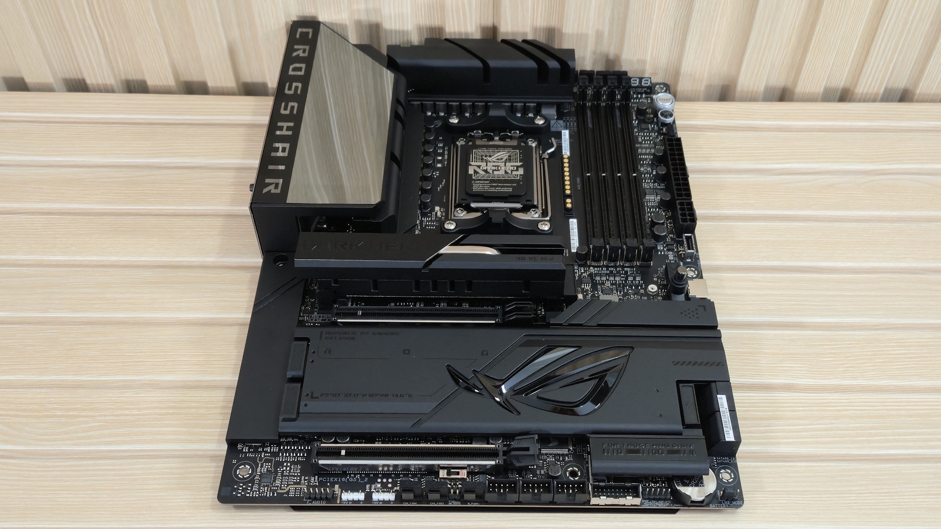 Asus ROG Crosshair X870E Dark Hero - Board images