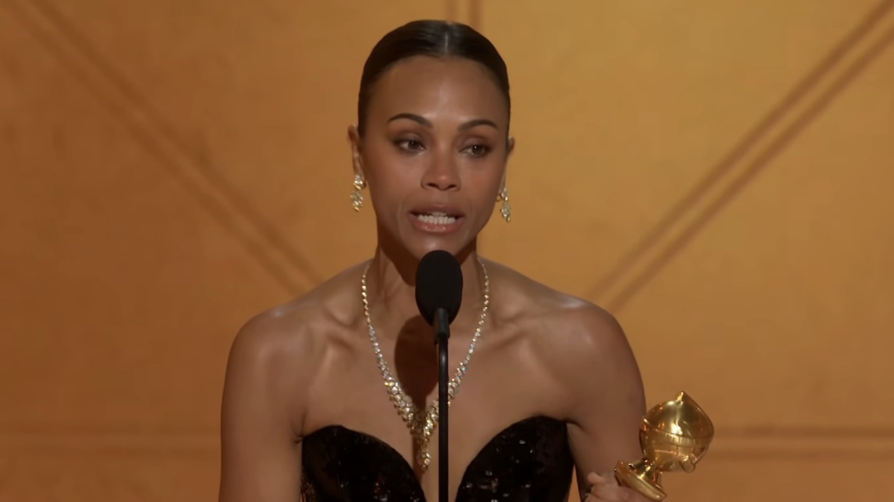 Zoe Saldaña giving speech at Golden Globes