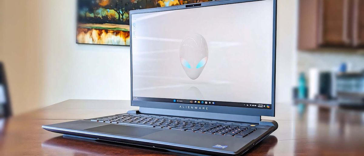 Alienware M18 R2 hero.