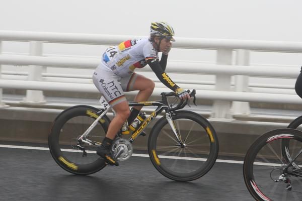 Ina Yoko Teutenberg (HTC - Columbia Women) on the final part of the bridge
