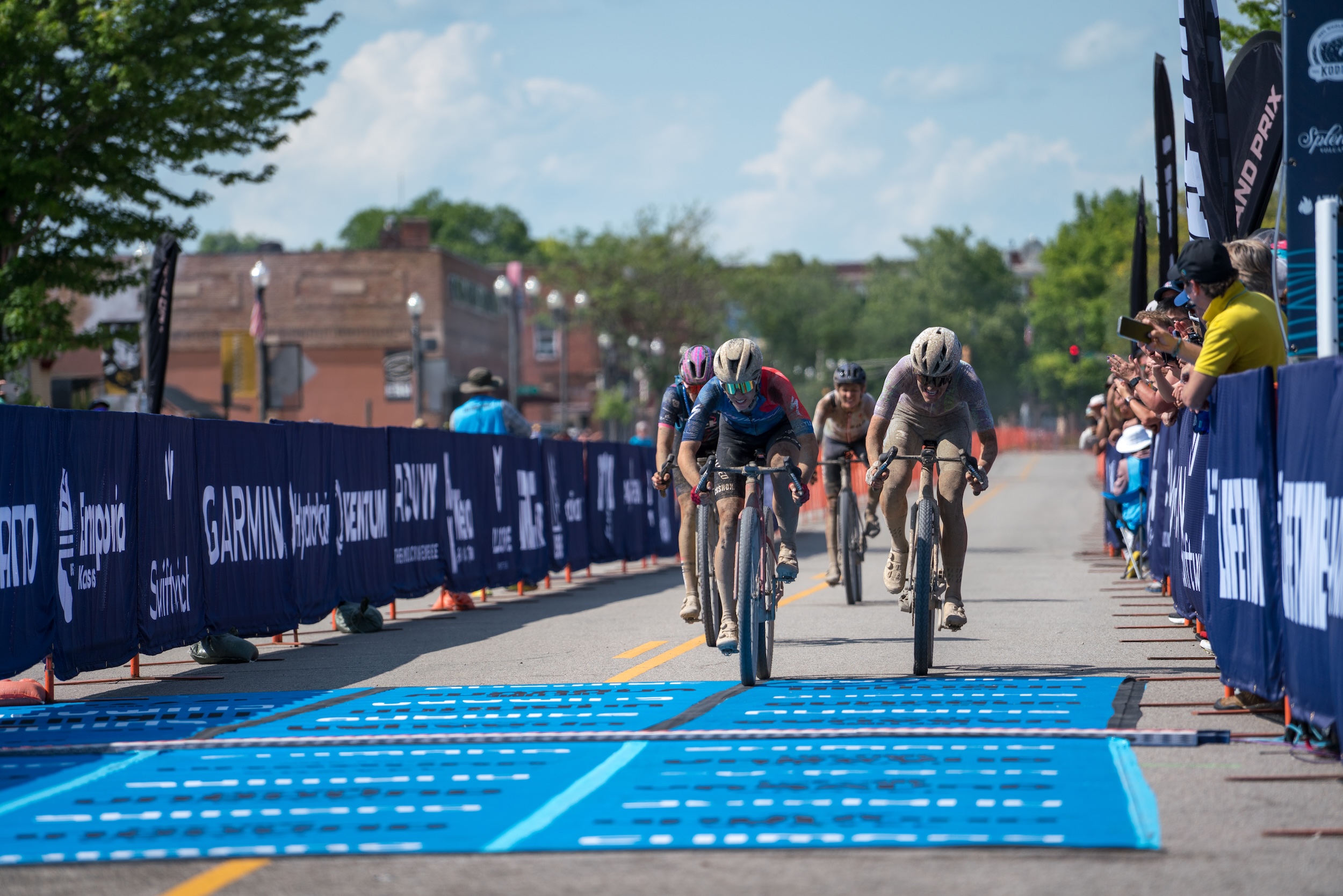 From chase group, Sofia Gomez Villafañe (Specialized) finishes third at Unbound Gravel 200, ahead of last year's winner Rosa Klöser (Canyon-SRAM-MAAP)