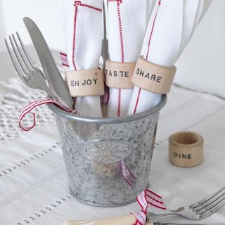 cutlery holder with napkins