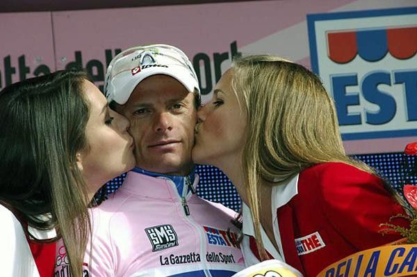 Baci as they say in Italian. Danilo Di Luca (Liquigas).