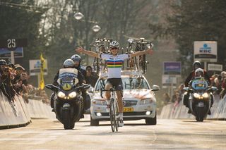 World champion Armitstead wins Omloop Het Nieuwsblad Elite Women