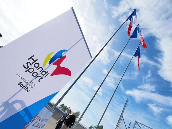 Outside the V&eacute;lodrome Du Mans.