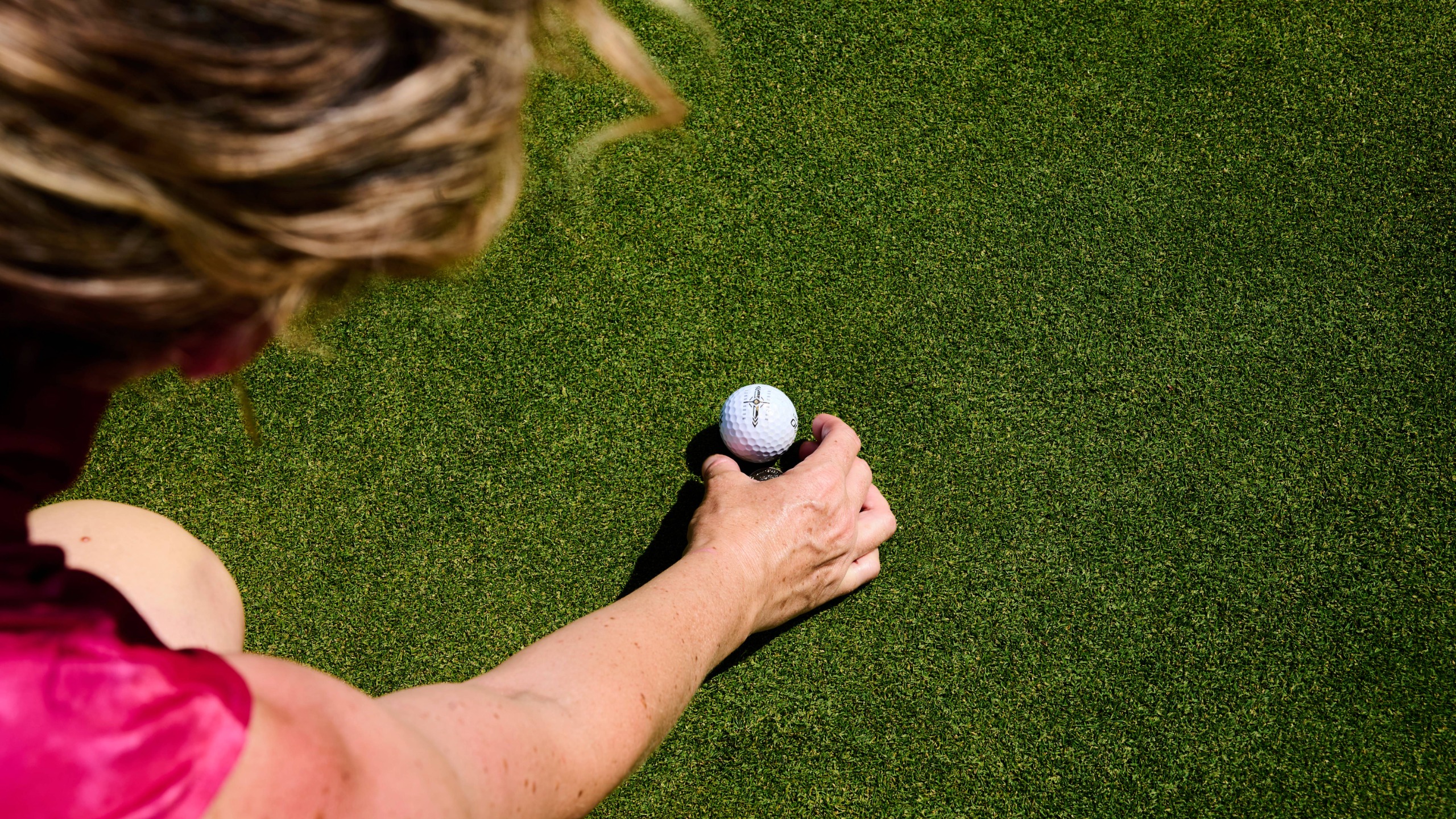 Use the line on a ball to line up putts