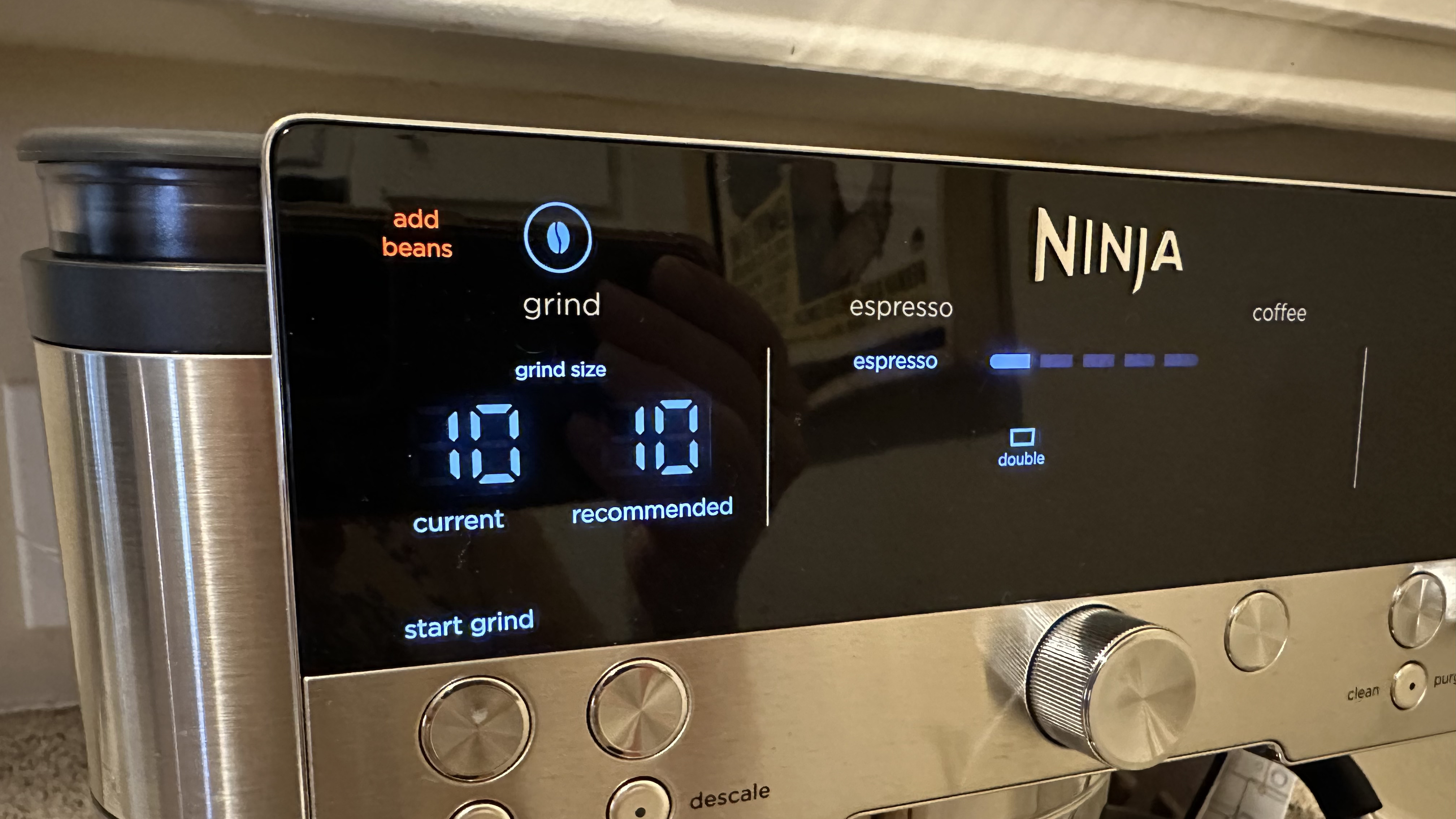 'Add bean' warning with grind size suggestions on Ninja Luxe Café coffee maker