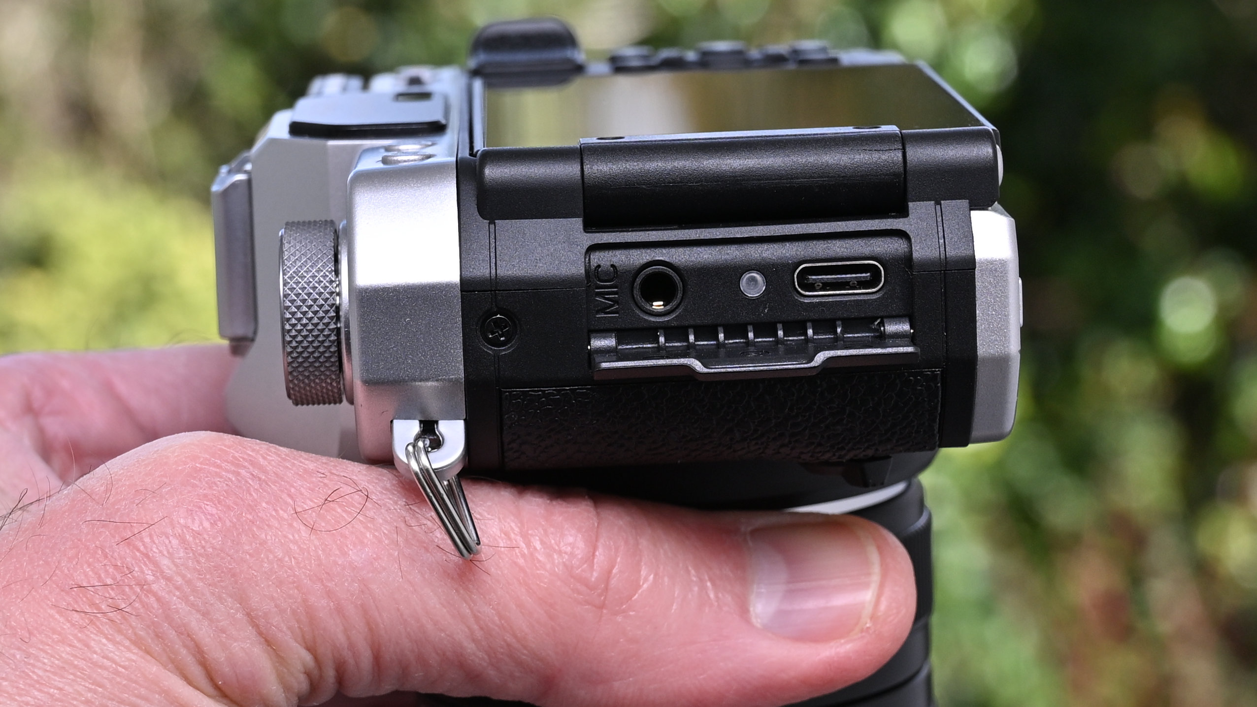 Yashica FX-D 100 product shot