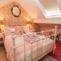 The Blue House, BickertonDistance to Bolesworth:booking.com