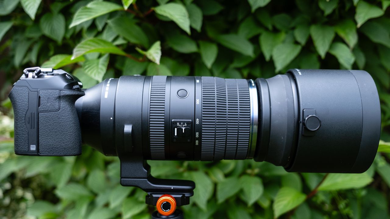 OM System M.Zuiko Digital 150-600mm F5.0-6.3 IS side view
