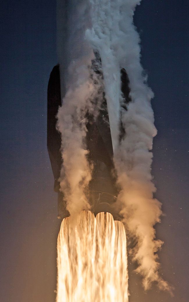 Photos SpaceX Launches, Lands 1st 'Block 5' Falcon 9 Rocket Space