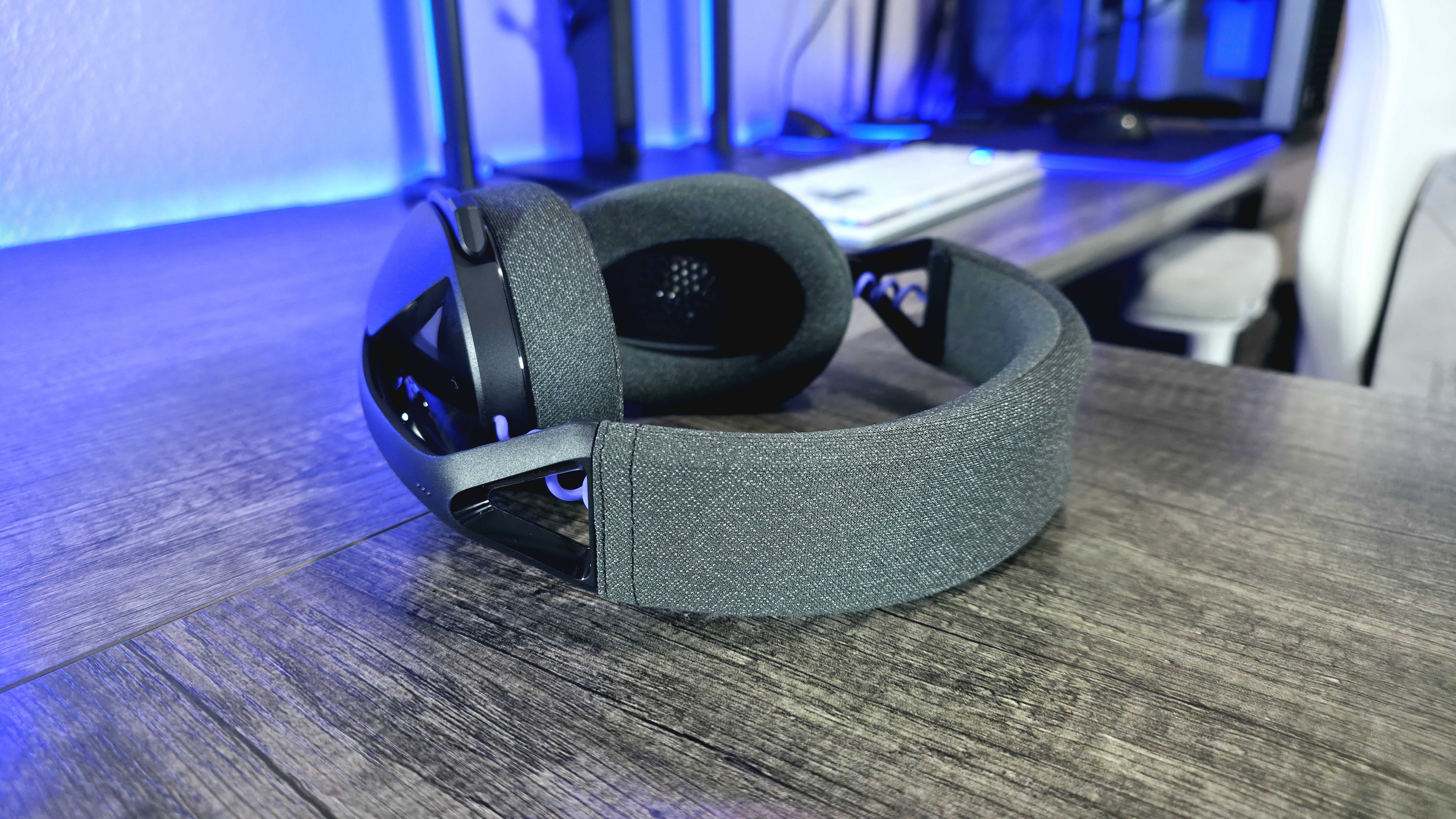 Image of the Logitech G321 LIGHTSPEED wireless gaming headset.