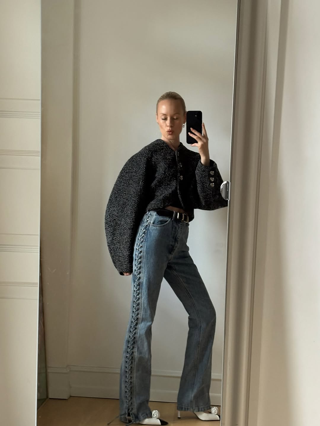 woman wearing jeans with heels outfit 2026