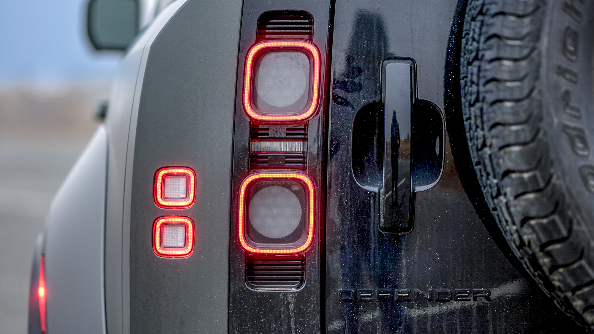 Land Rover Defender 2025