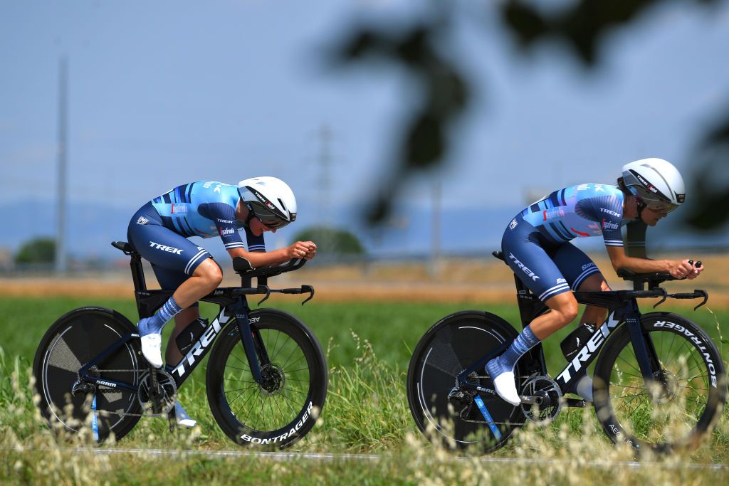 Lizzie Deignan and Ruth Winder during the team time trial stage 1 at the Giro d&#039;Italia Donne