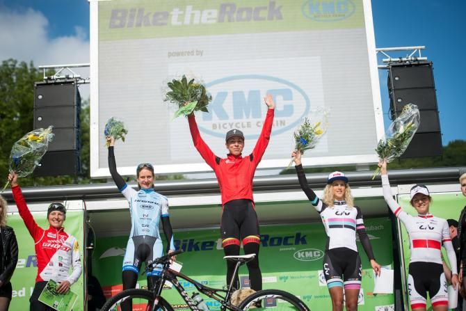 Women's podium: Lisi Osl, Adelheid Morath, Annika Langvad, Jolanda Neff, Maja Wloxczcowska