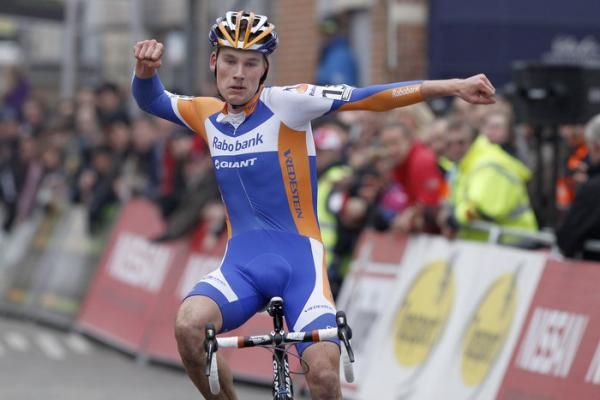 Mike Teunissen (Rabo-Giant) wins in Hamme-Zogge