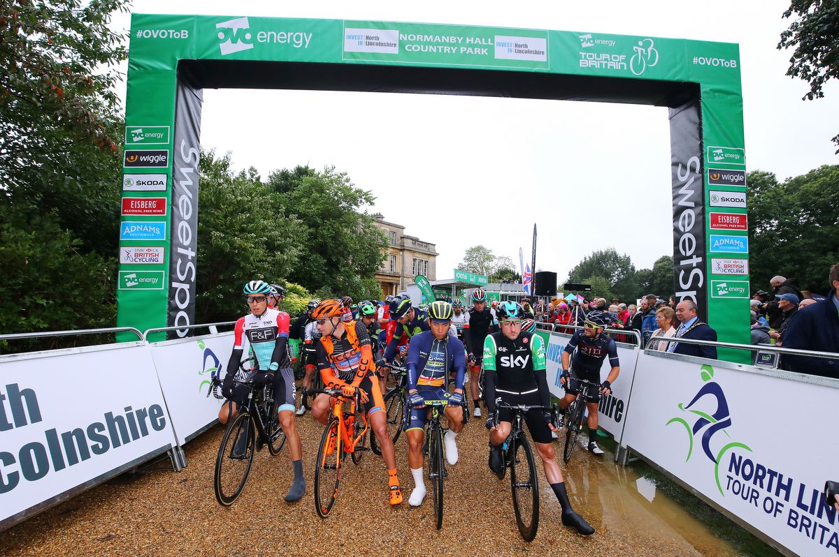 The riders assemble for stage 3