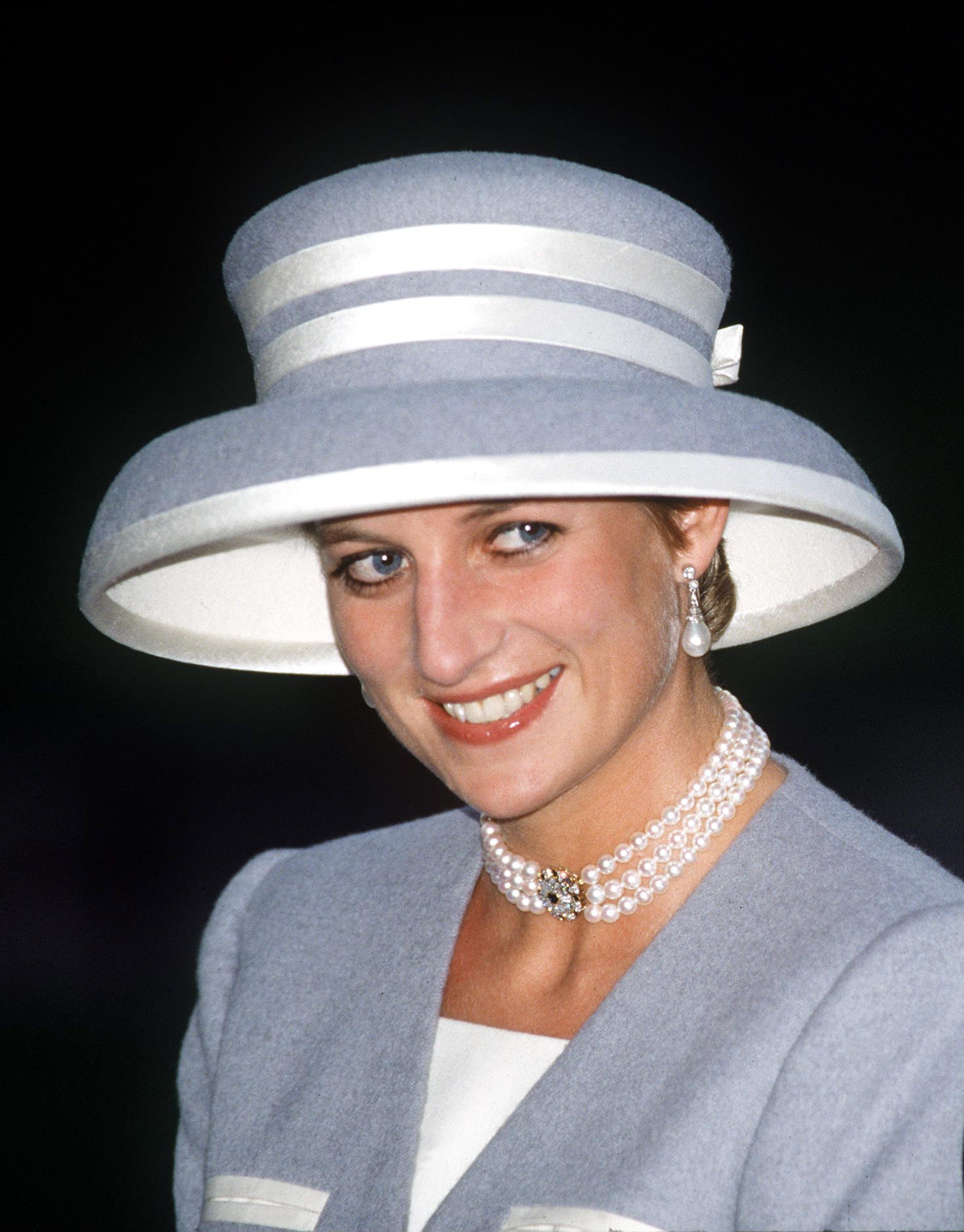 royal wedding hats diana