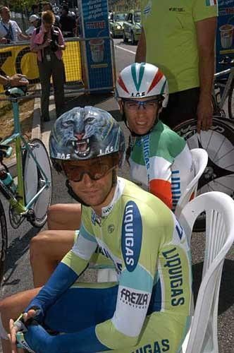 Stefano Garzelli (F) and Dario Cioni