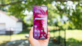 Motorola Razr 2024 Review.