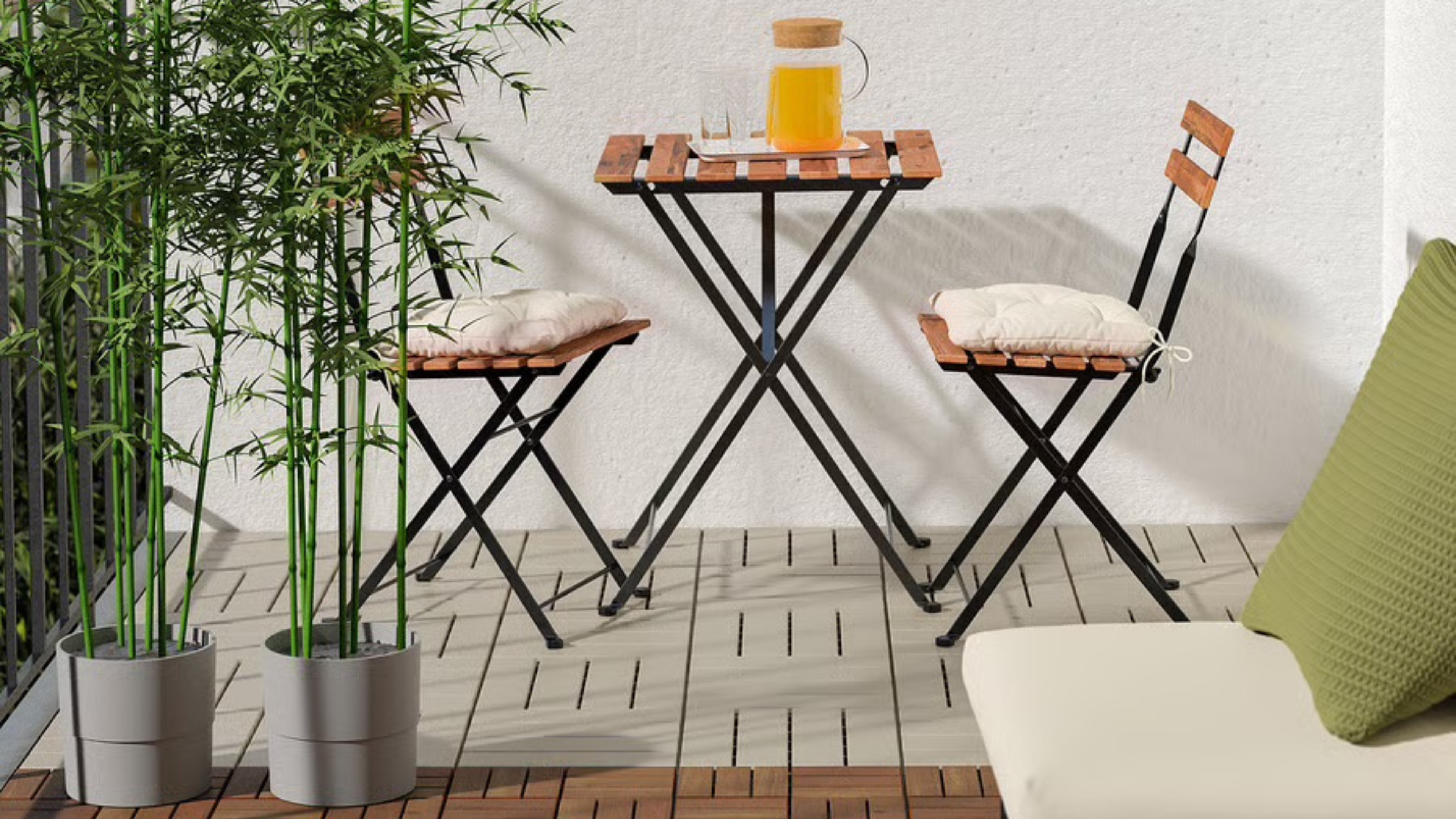 IKEA runnen tiles on balcony.