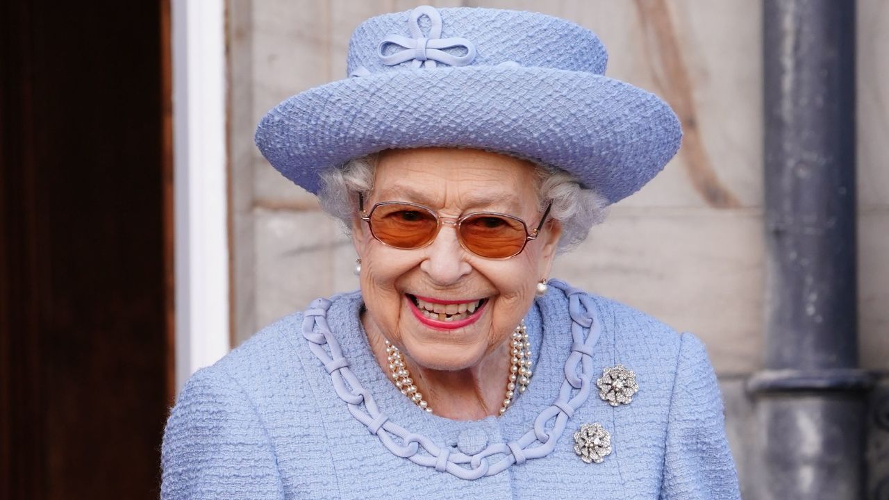 Queen proves she isn&#039;t &quot;all stiff upper lip&quot;, seen here attending the Queen&#039;s Body Guard for Scotland 