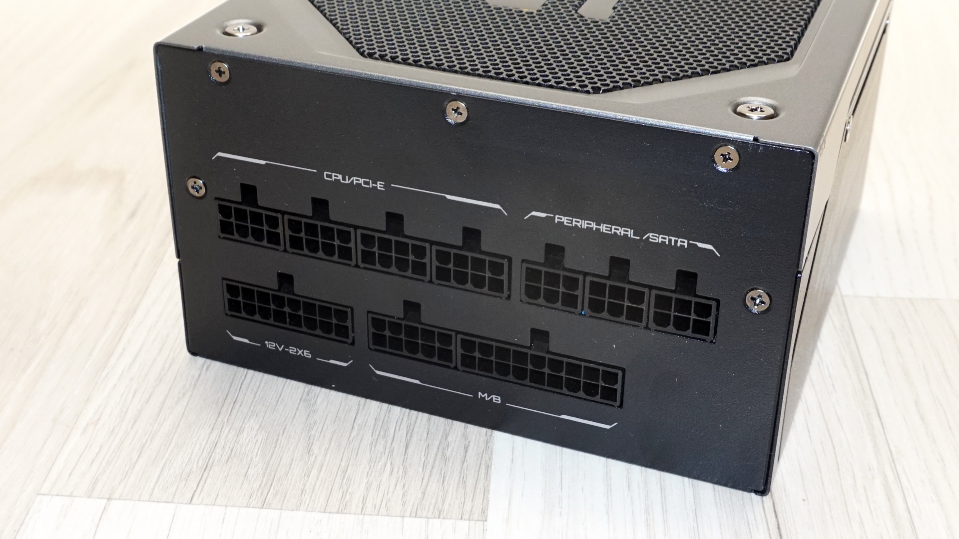 GIGABYTE 1000GM PG5 1000W