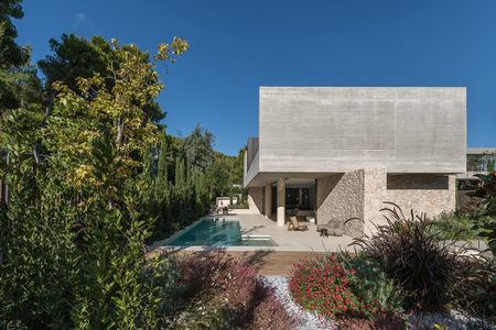 side view with leafy garden of Residence in Dionysos