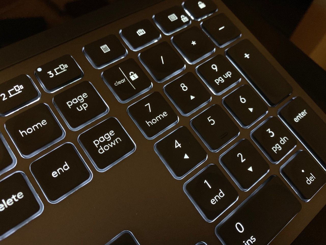 MX Keys backlit