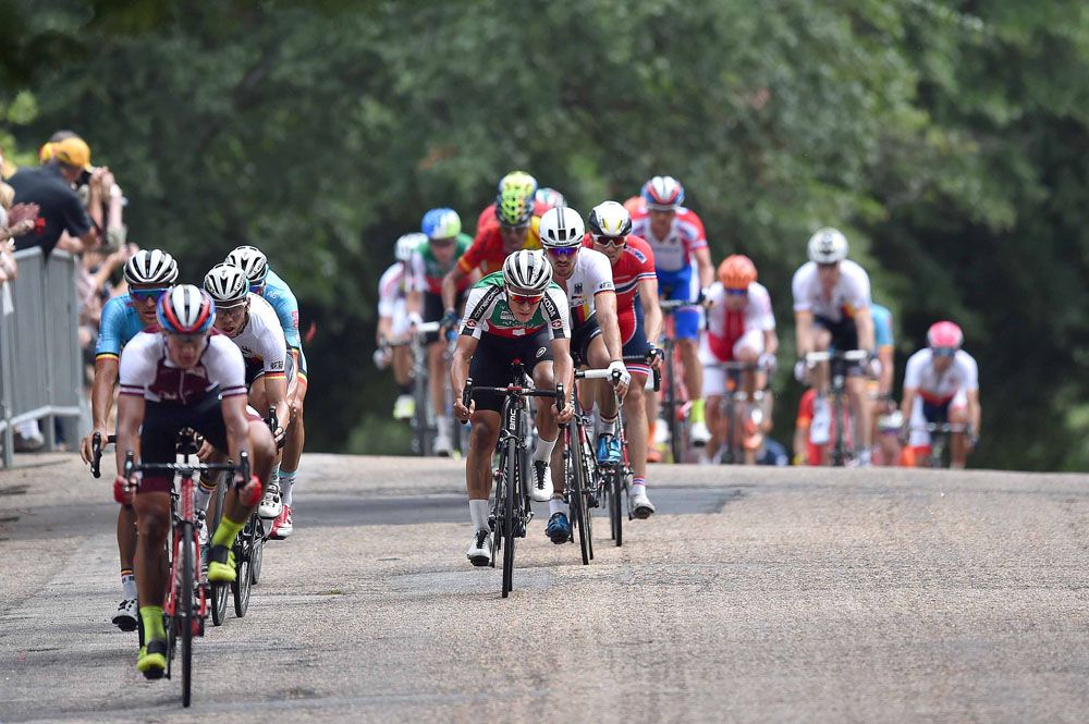 The peloton attempts to chases down Peter Sagan (Slovakia)