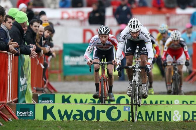 Most riders opted to bunny hop the barriers at Scheldecross, as Sven Nys demonstrates