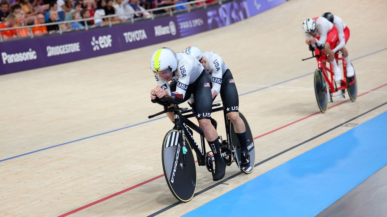 Branden Walton and pilot Spencer Seggebruch of Team United States compete during the Men&#039;s B 4000m Individual Pursuit Qualifying on day one of the Paris 2024 Summer Paralympic Games