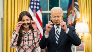 us president joe biden poses with teen pop star olivia rodrigo in the oval office of the white house july 14, 2021 in washington, dc rodrigo visited the white house to film a video promoting vaccines to young people
