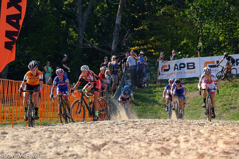 Amanda Miller (USA) leads the women&rsquo;s field across the long sand pit on lap one