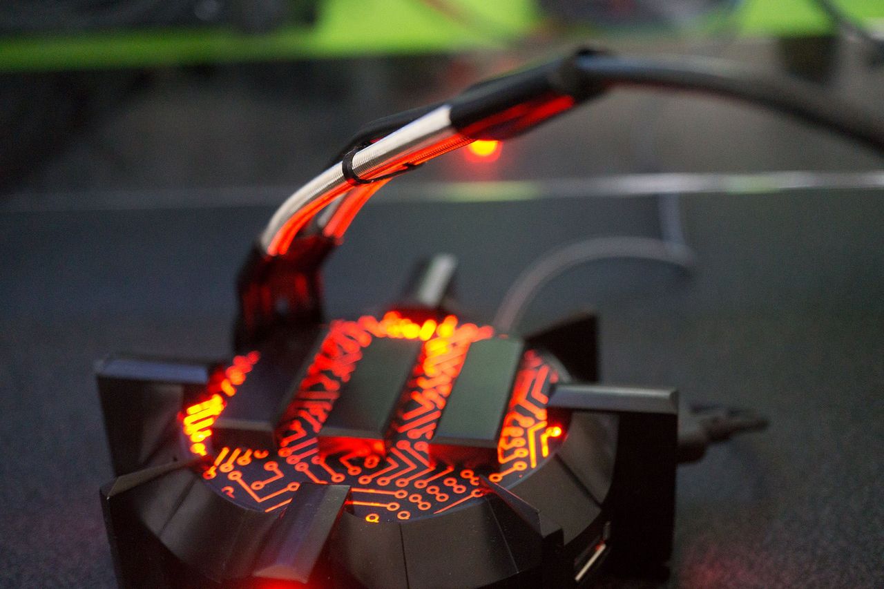 Enhance mouse bungee