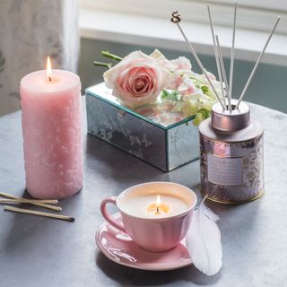 diffuser candle with pink rose and teacup