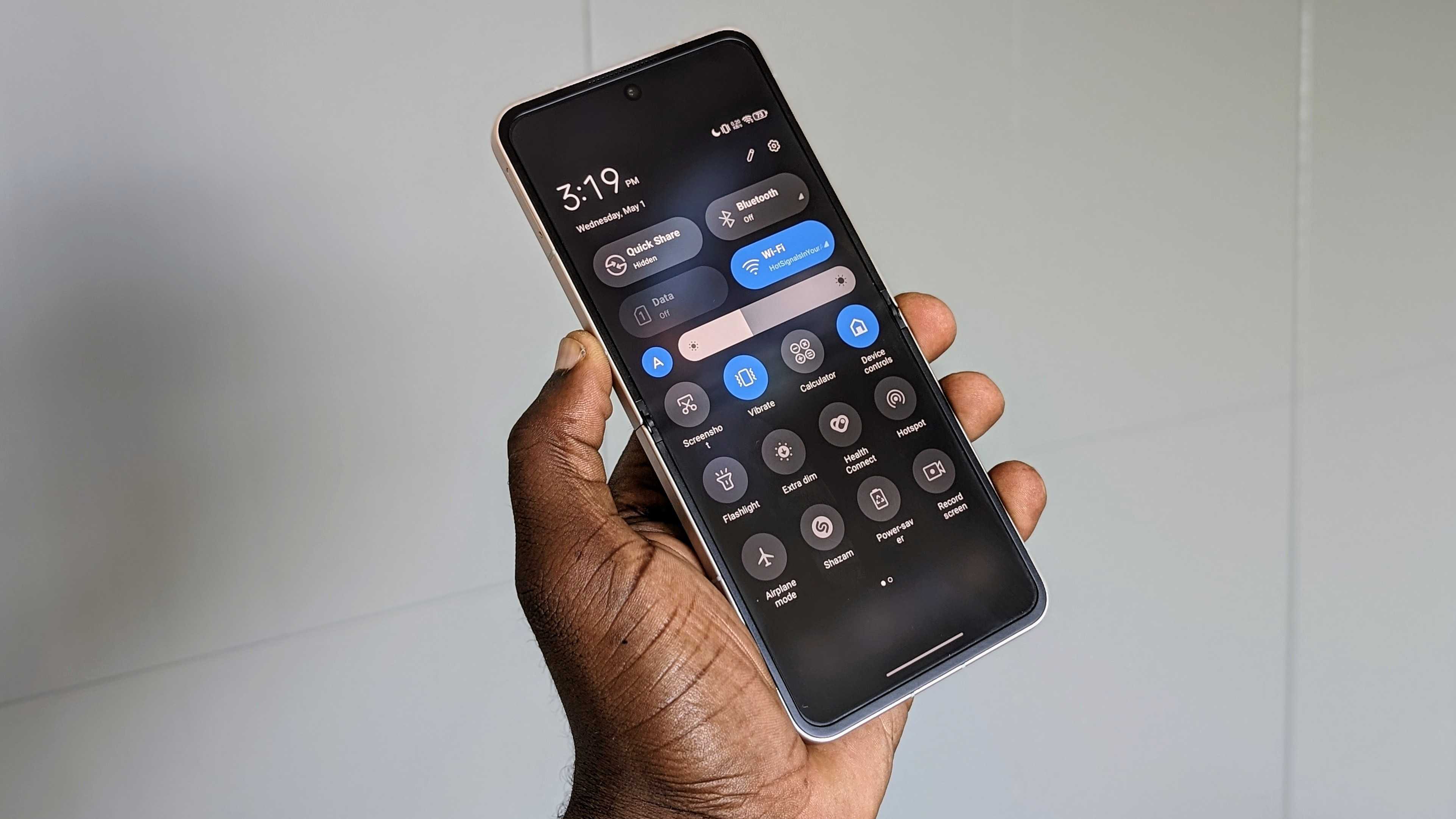 Nubia Flip 5G vs. Motorola Razr 2023: Flip phones on a budget