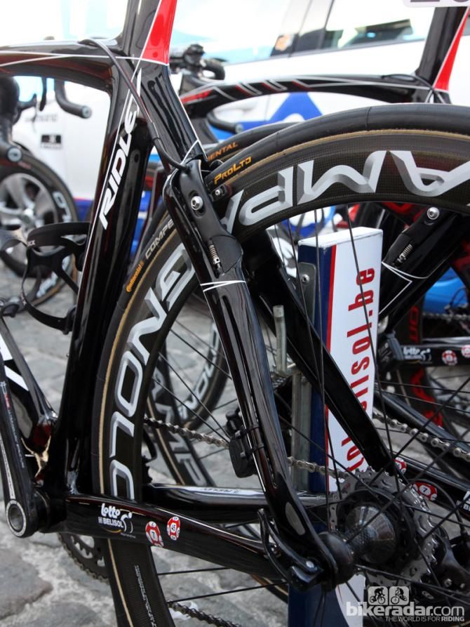 Ridley claims the split seat stays and fork blades on the Noah FAST pull air away from the wheels to reduce aerodynamic drag
